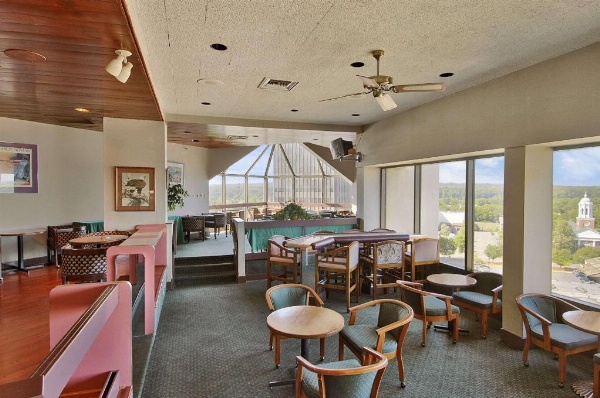 Ramada by Wyndham Augusta Downtown Hotel & Conference Center image 3
